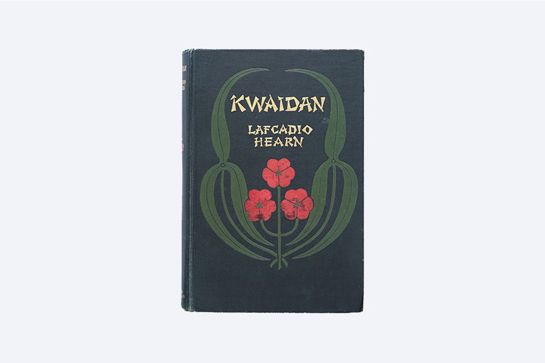 セツの支えで誕生した『怪談』（小泉八雲記念館展示品より）